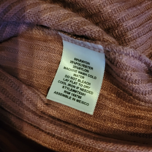 Another Reason V neck Long Sleeve Cuffed shirt XL - Picture 3 of 4